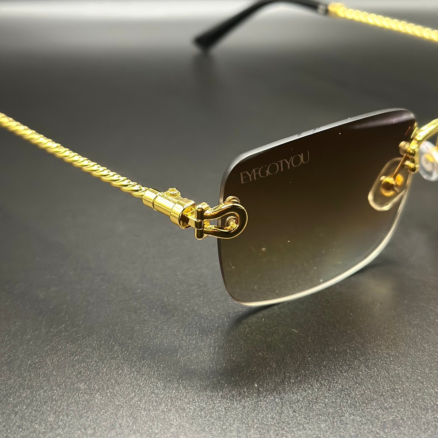 pops. (gradient brown)