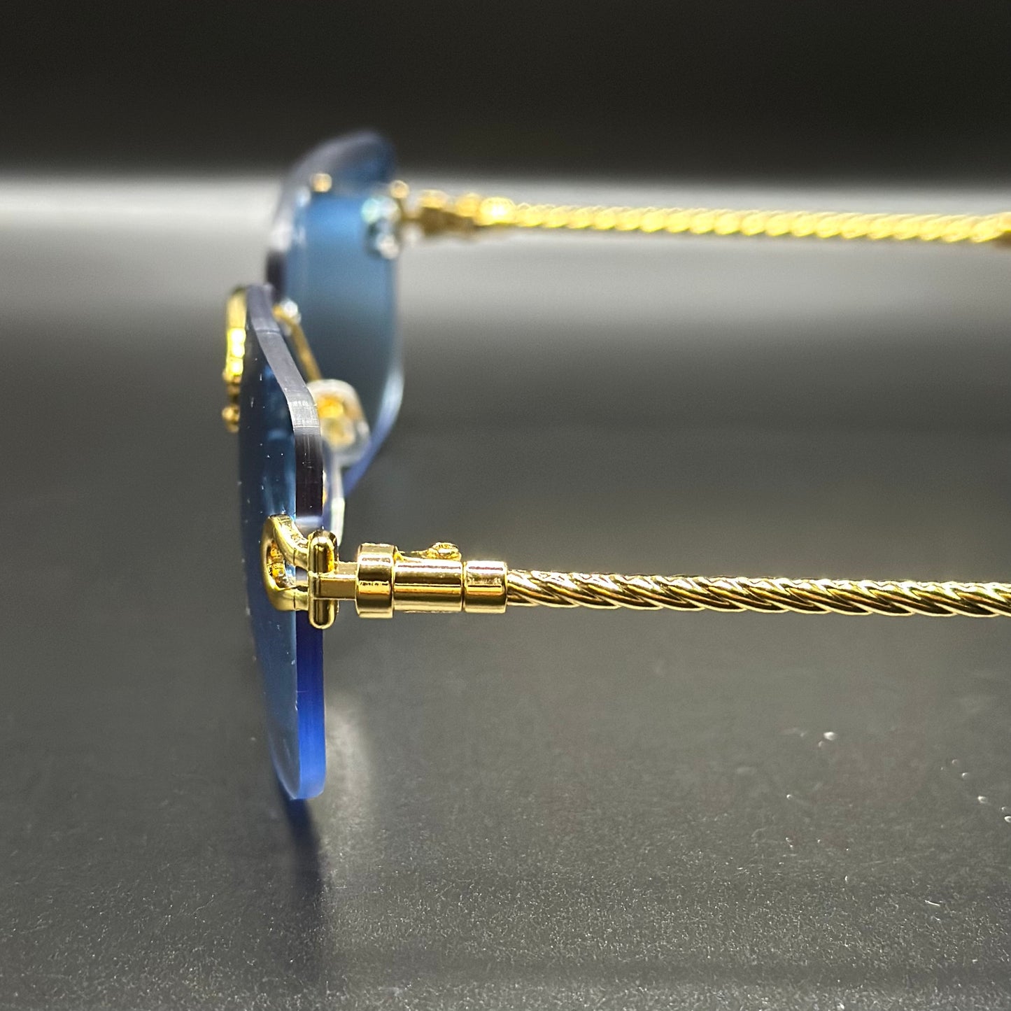 pops. (gradient blue)