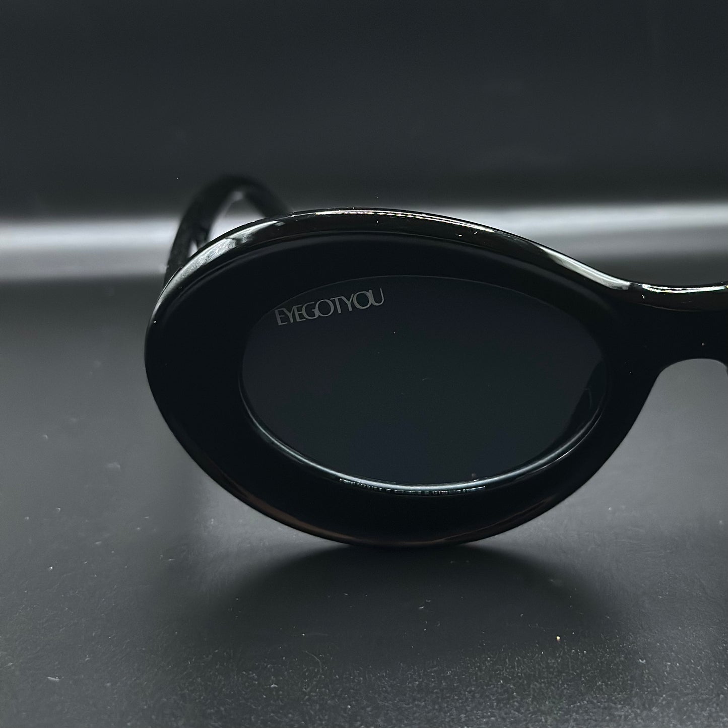cleo. (black)