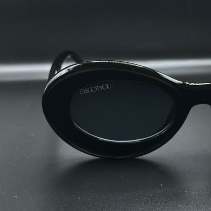 cleo. (black)