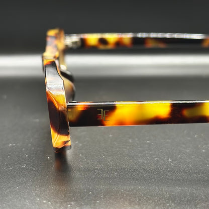 low key. (tortoise shell)