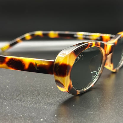 low key. (tortoise shell)