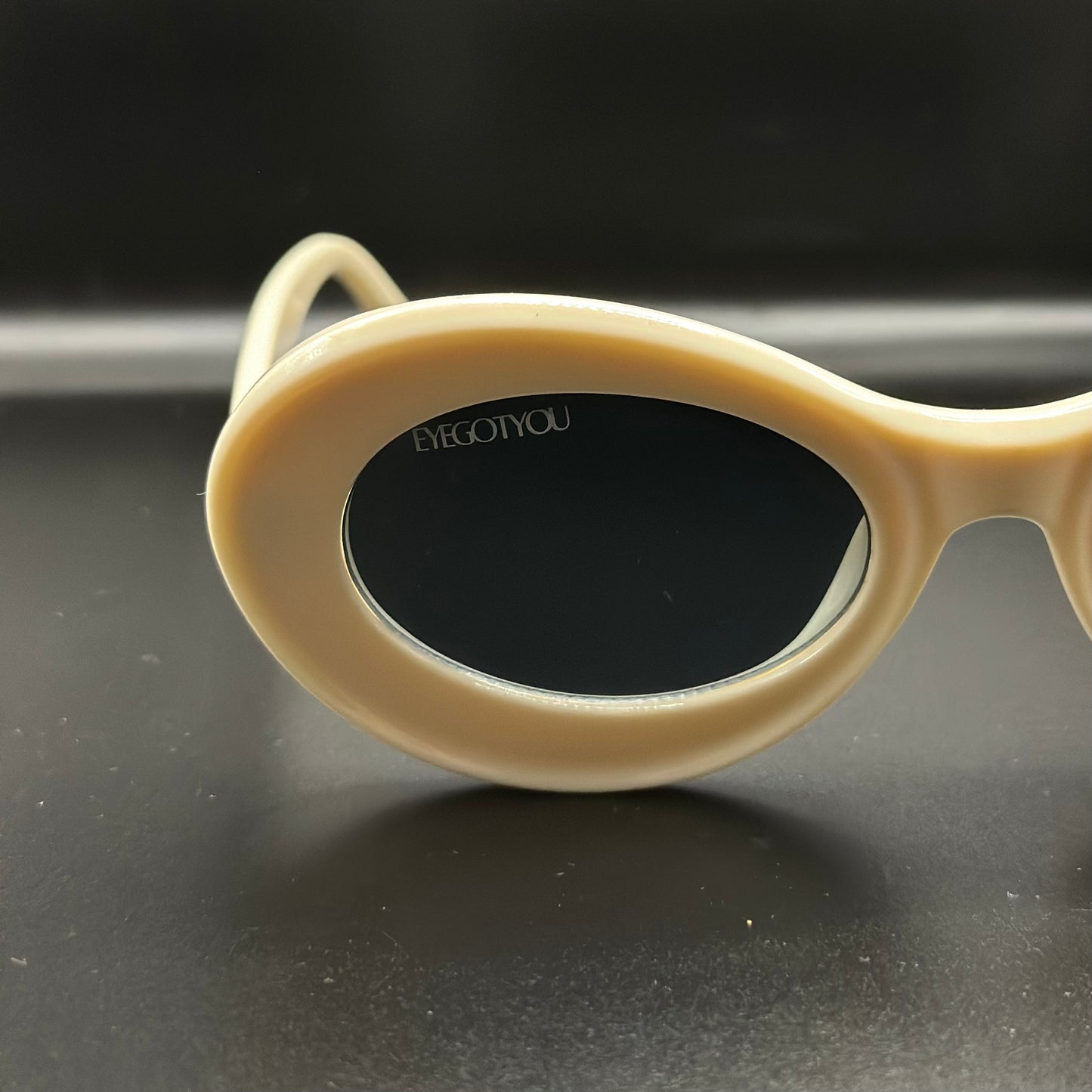cleo. (cream)