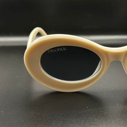 cleo. (cream)