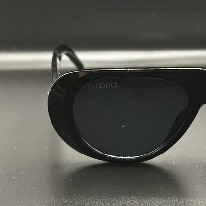 jet. (black)