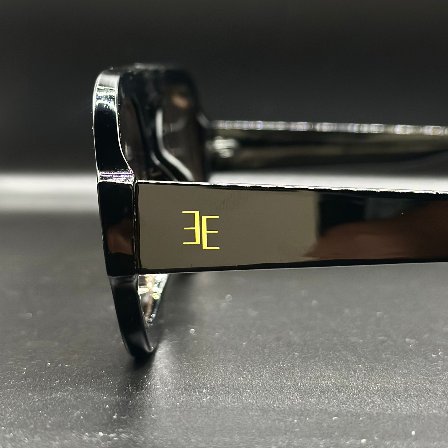 metro. (black w/ brown lens)